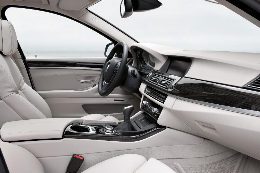  BMW 5-Series Touring 2010 года  (фото 24 из 75)